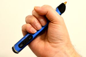 Hand mit 3D-Stift