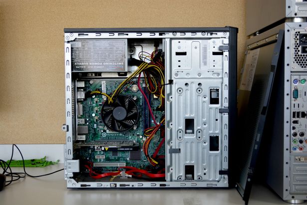 Ansicht PC seitlich offen